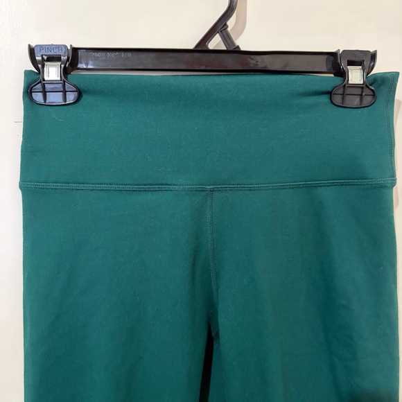 🎀 3/$20 Fabletics small green define powerhold high waisted 7/8 leggings - Picture 2 of 8